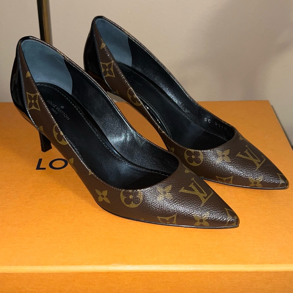 ♥️😍♥️ Authentic and Very Beautiful Luis Vuitton Heels